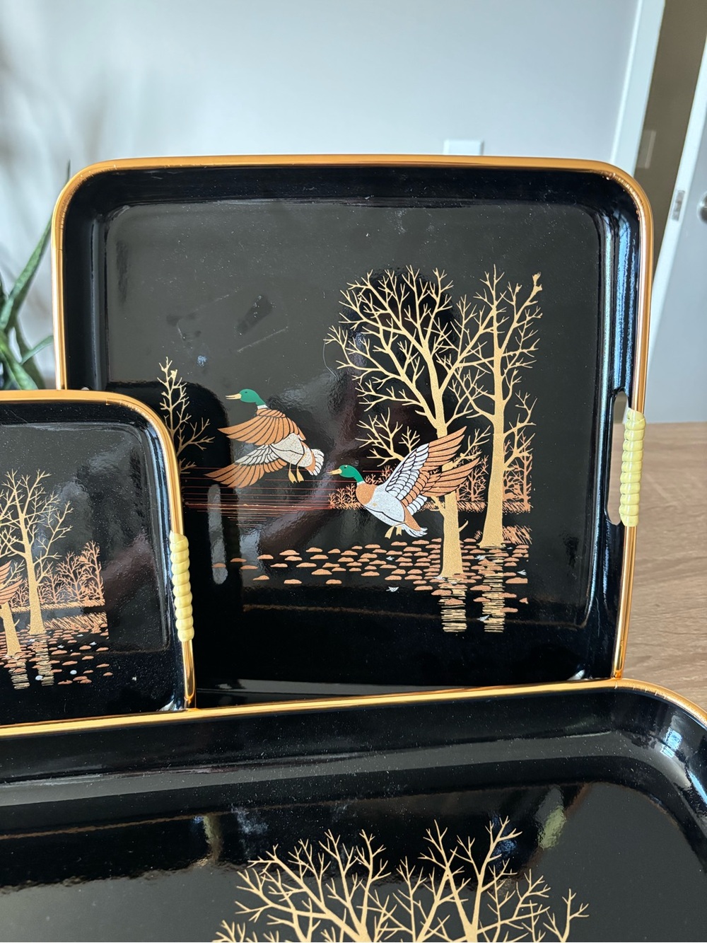 Set of 3 1960s Vintage Made In Japan Black Lacquer Serving Trays w Mallard Duck - Picture 2 of 6